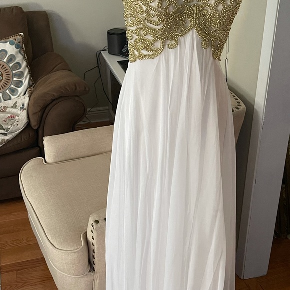 Prom dress La Femme NWT white chiffon size 4 with gold beads - Picture 3 of 10